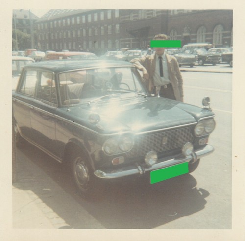 Foto mann mit fiat 1300 - mann,